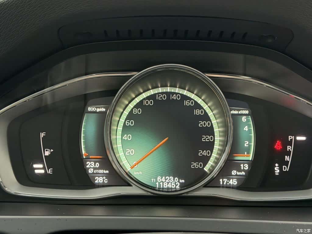 Volvo V60, 2018 все фото