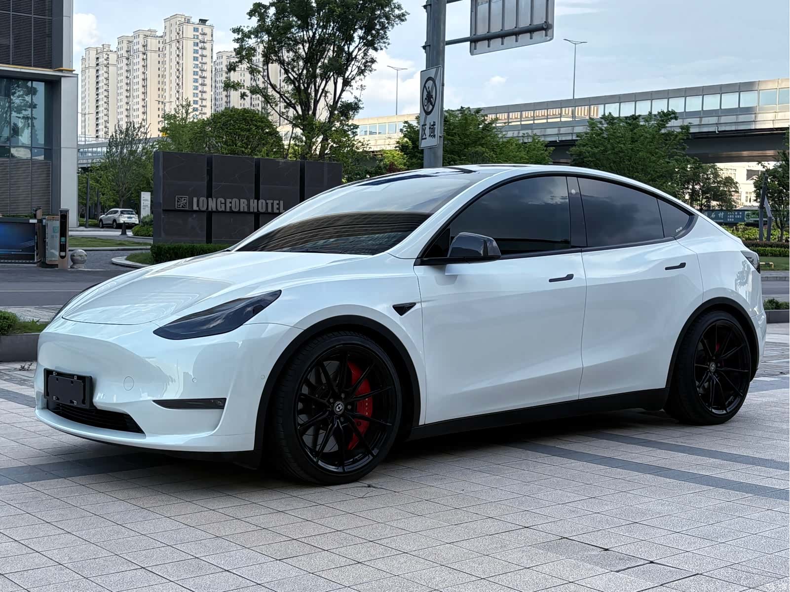 Tesla Model Y, 2022 1