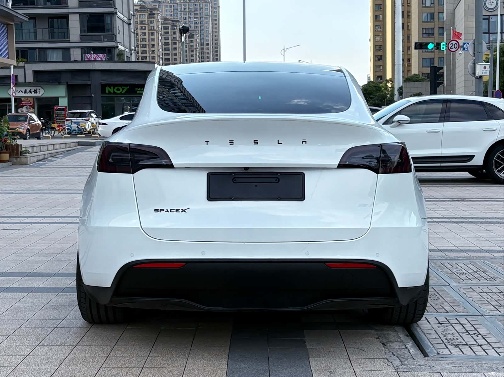 Tesla Model Y, 2022 все фото