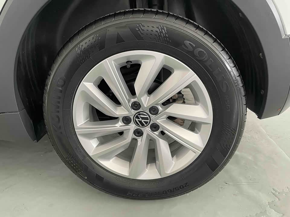 Volkswagen Exploring the shadow