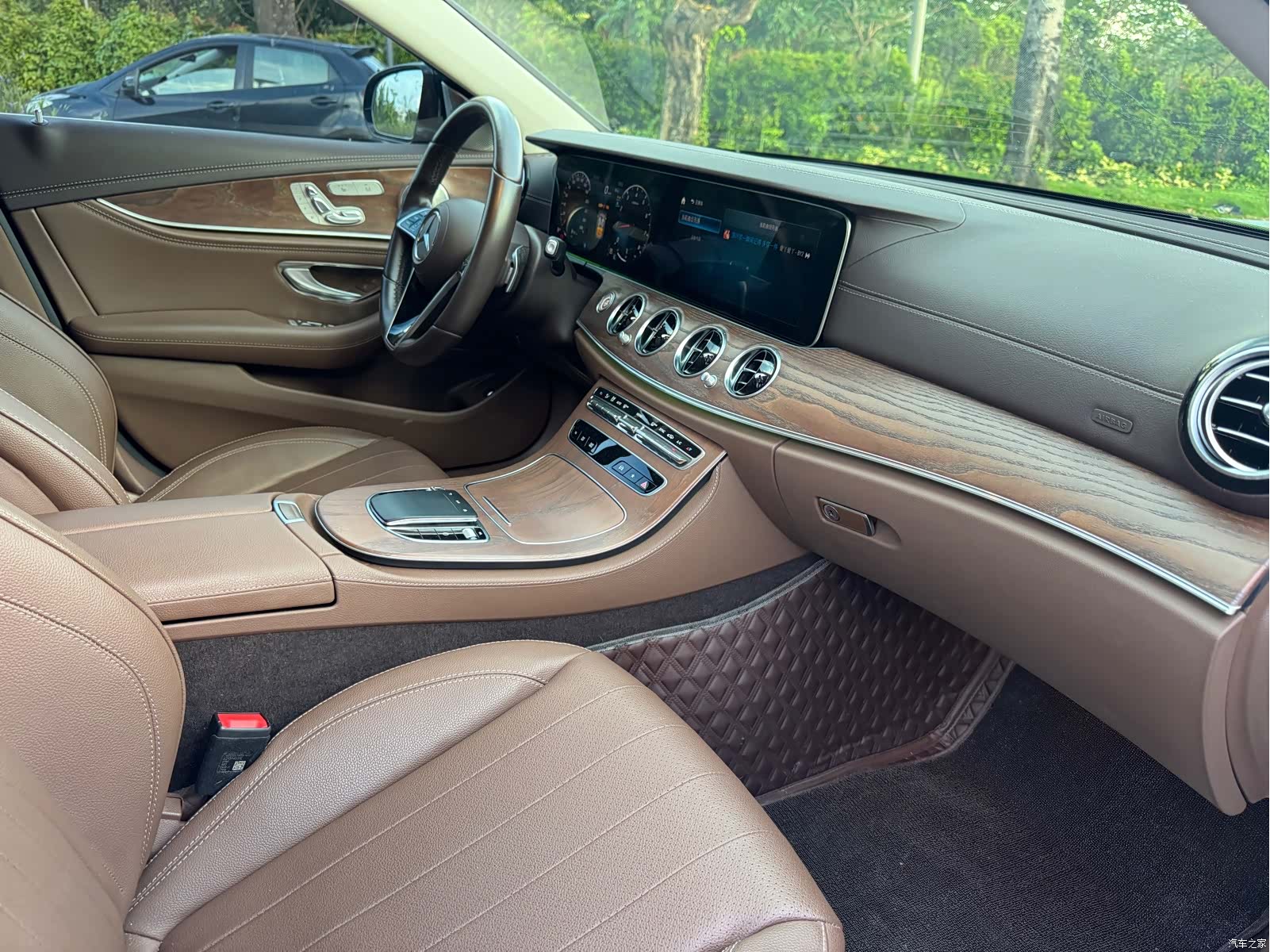 Mercedes-Benz E-Class, 2023 12