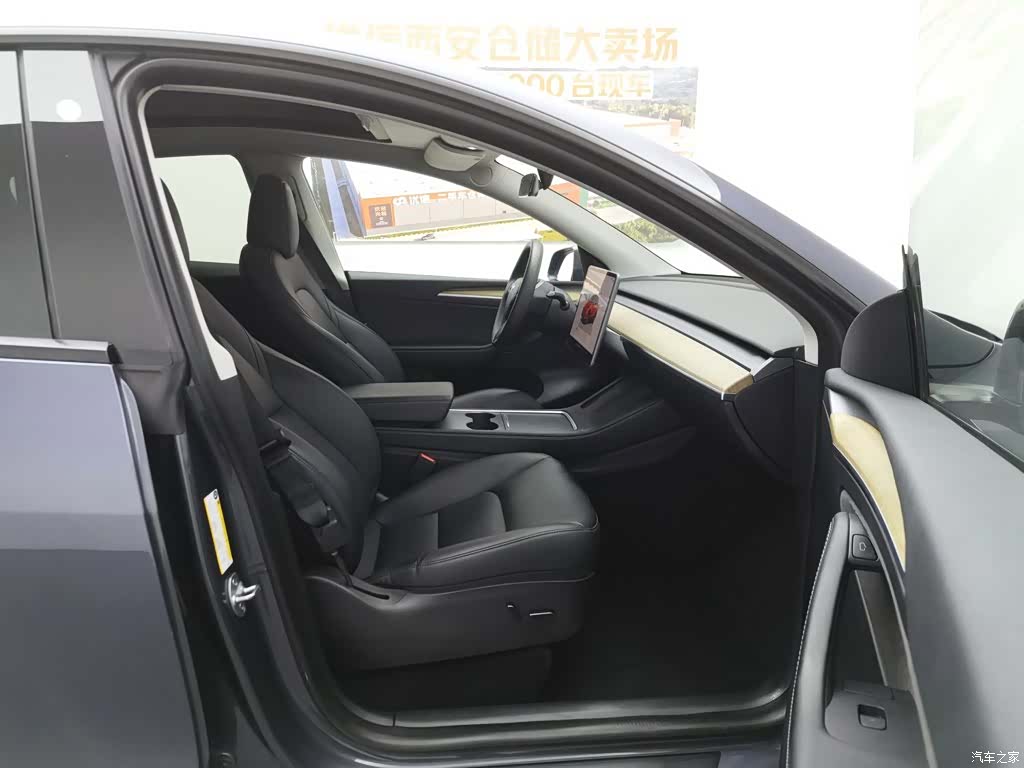 Tesla Model Y, 2022 23