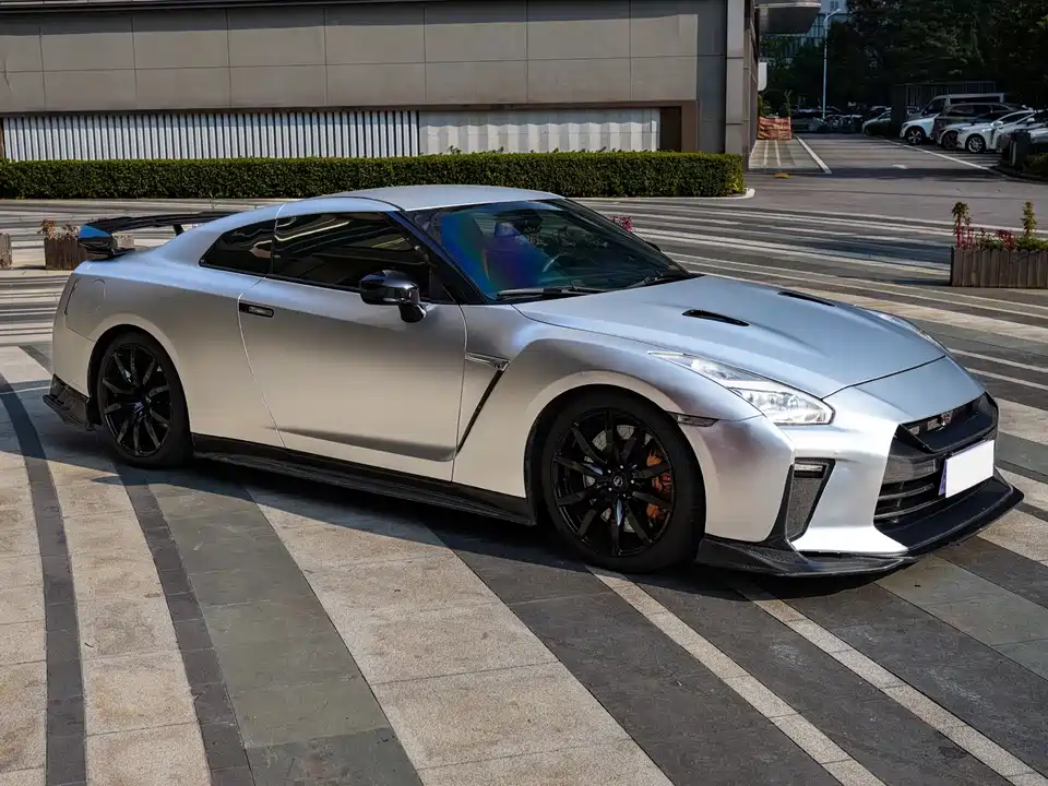 Nissan GT-R