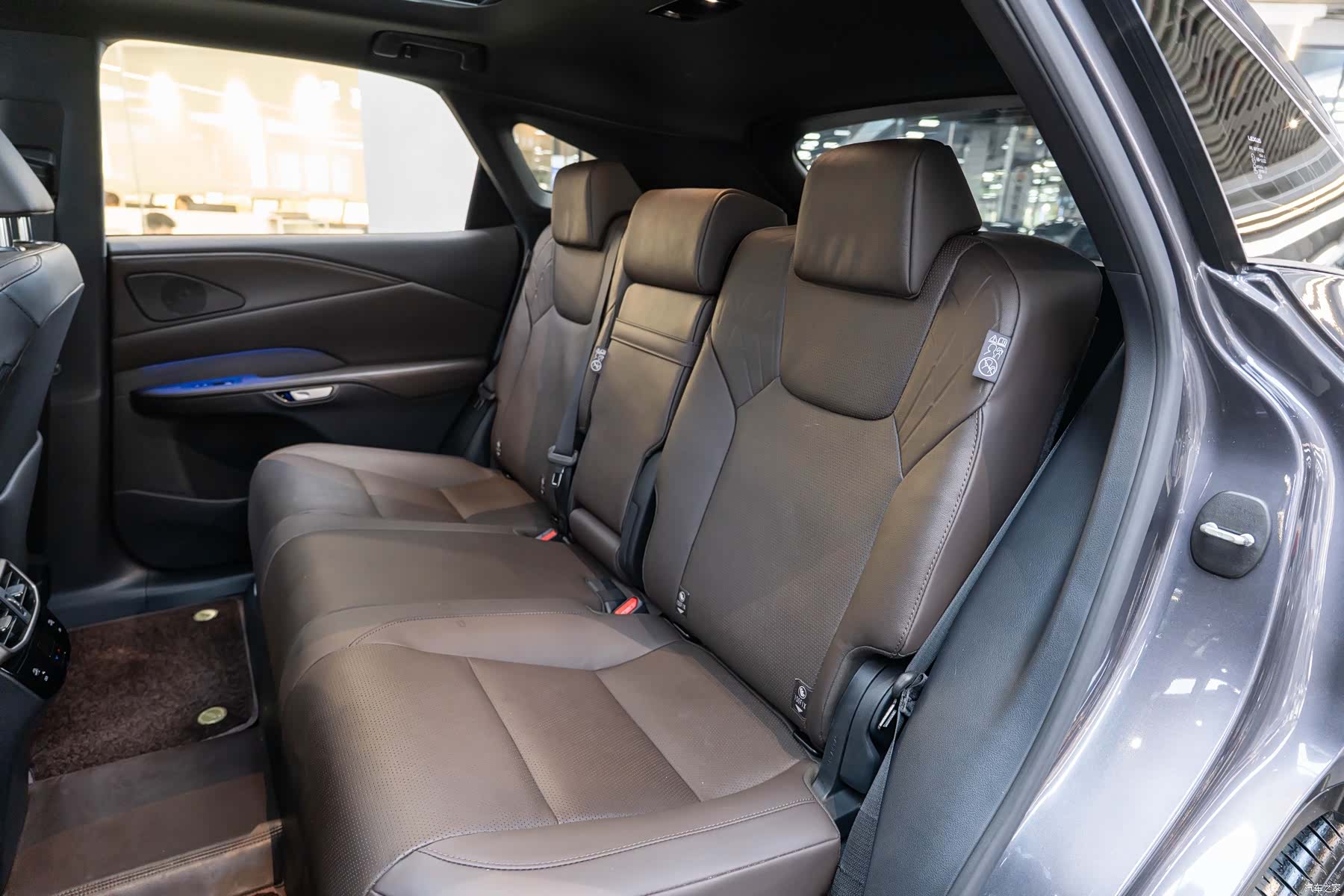 Lexus RX, 2025 12
