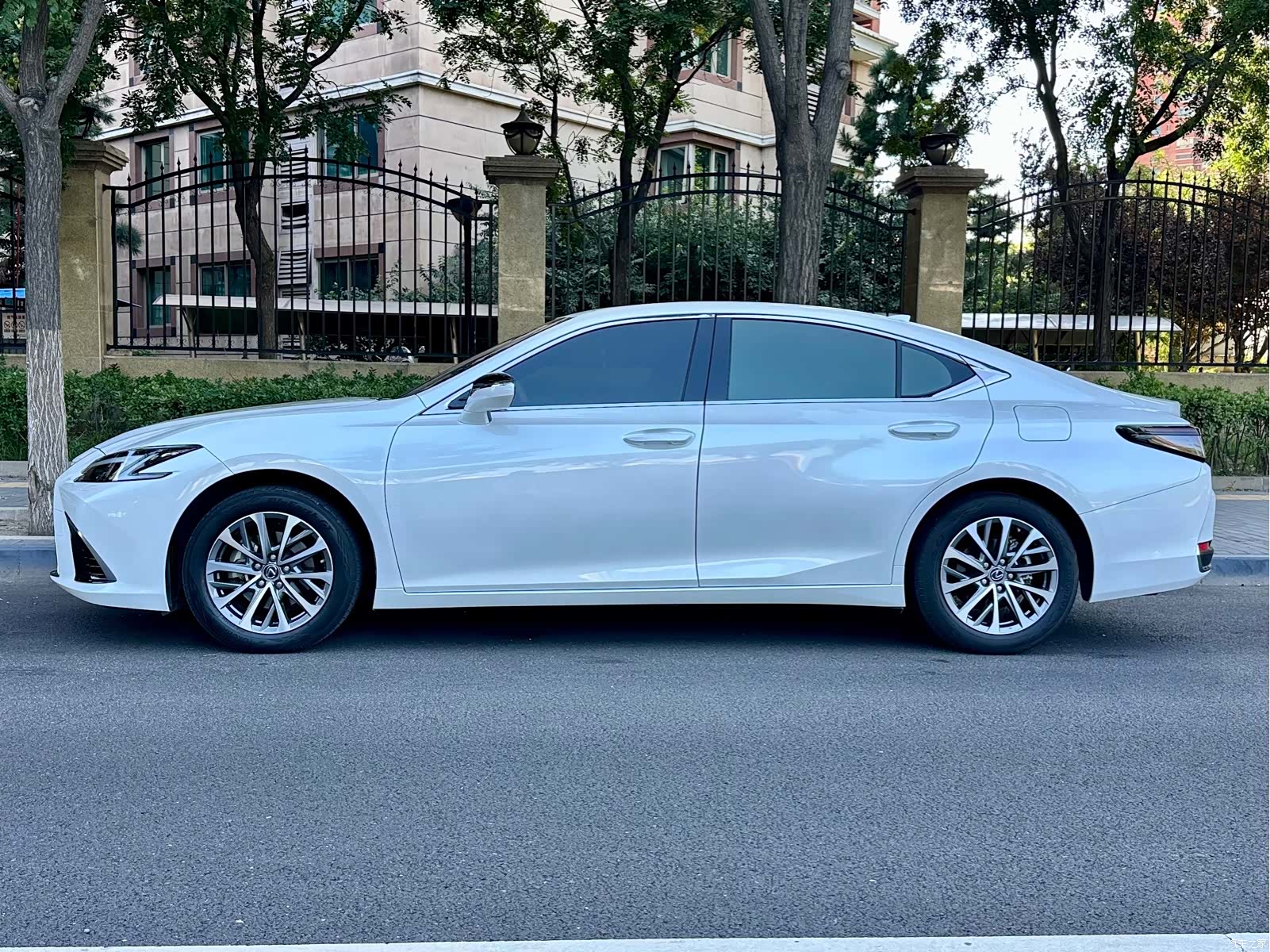 Lexus ES, 2025 3