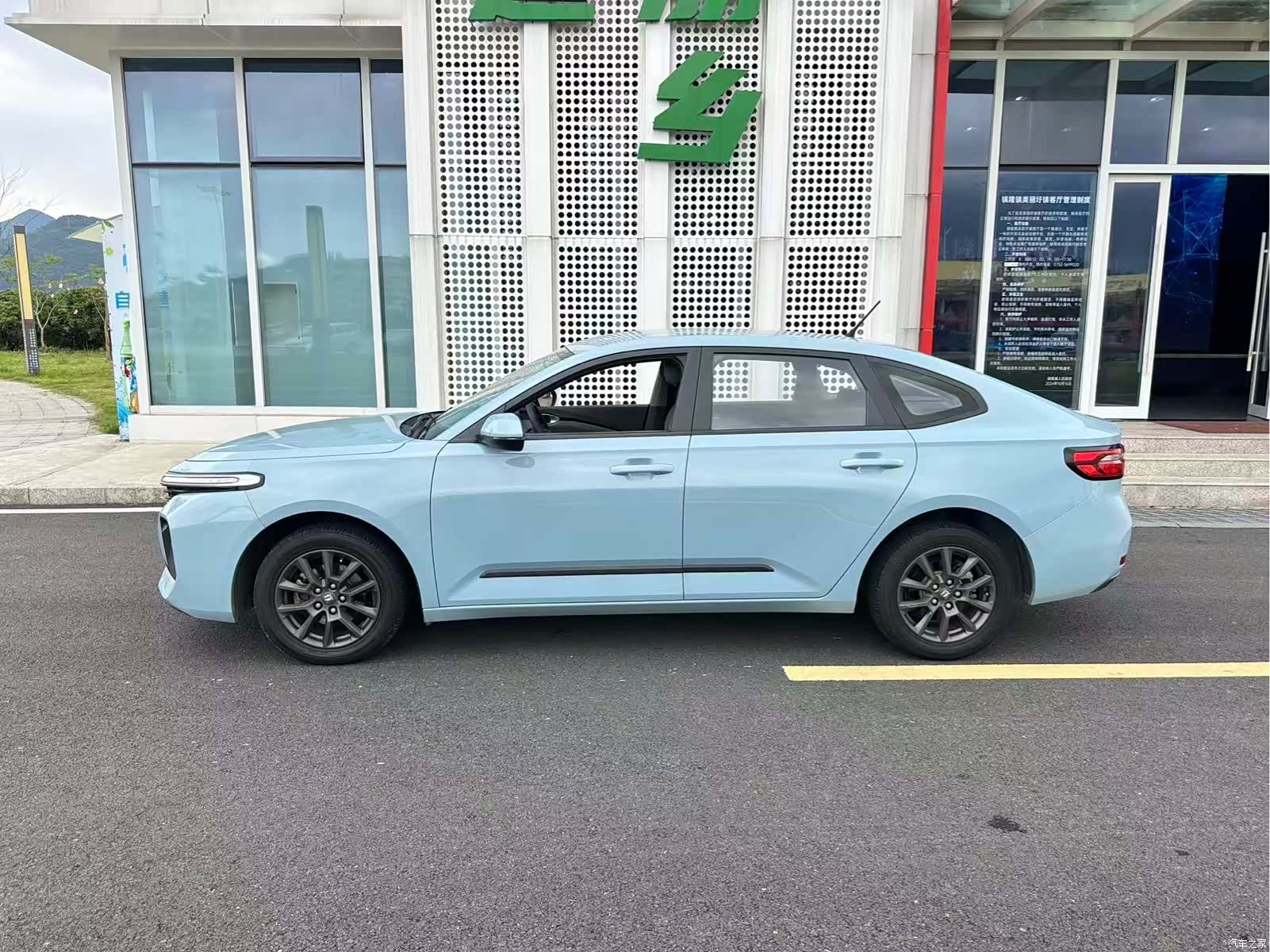 Wuling RC-5, 2021 4