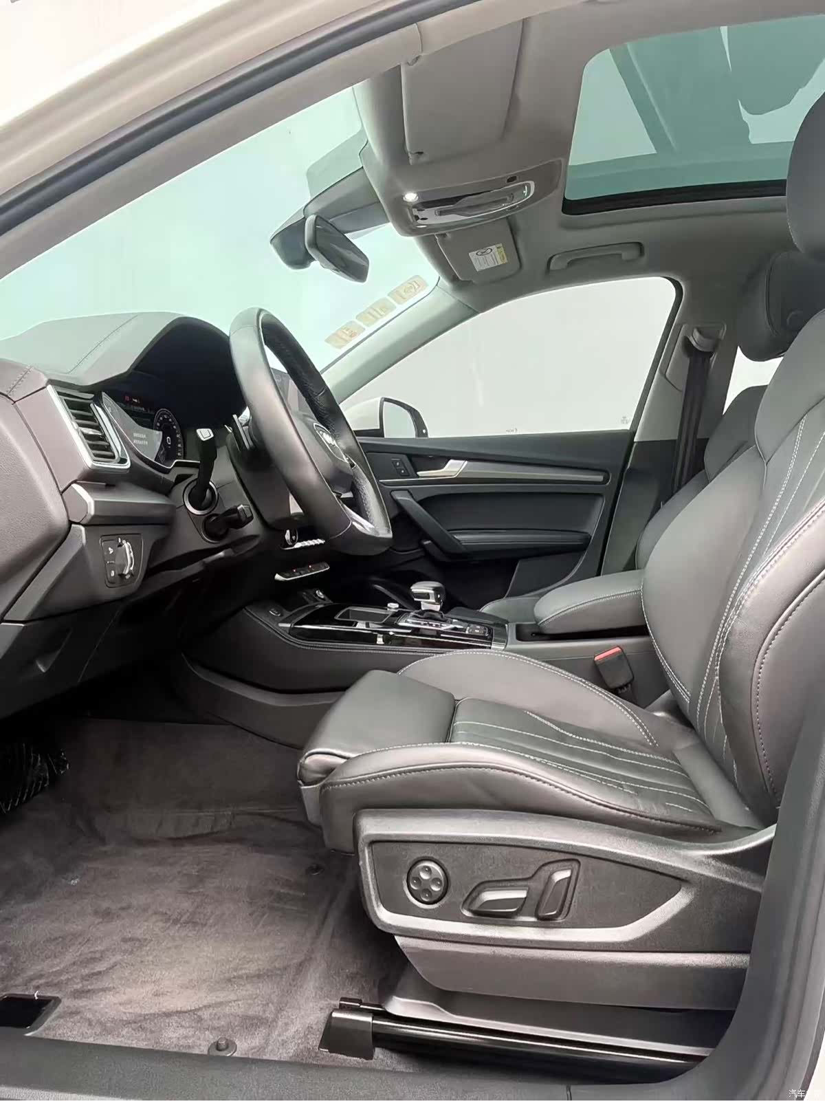 Audi Q5L, 2023 все фото