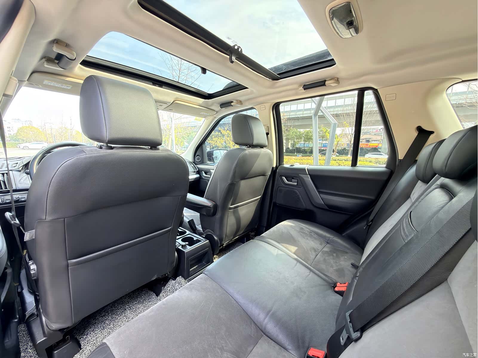 Land Rover i6, 2010 14