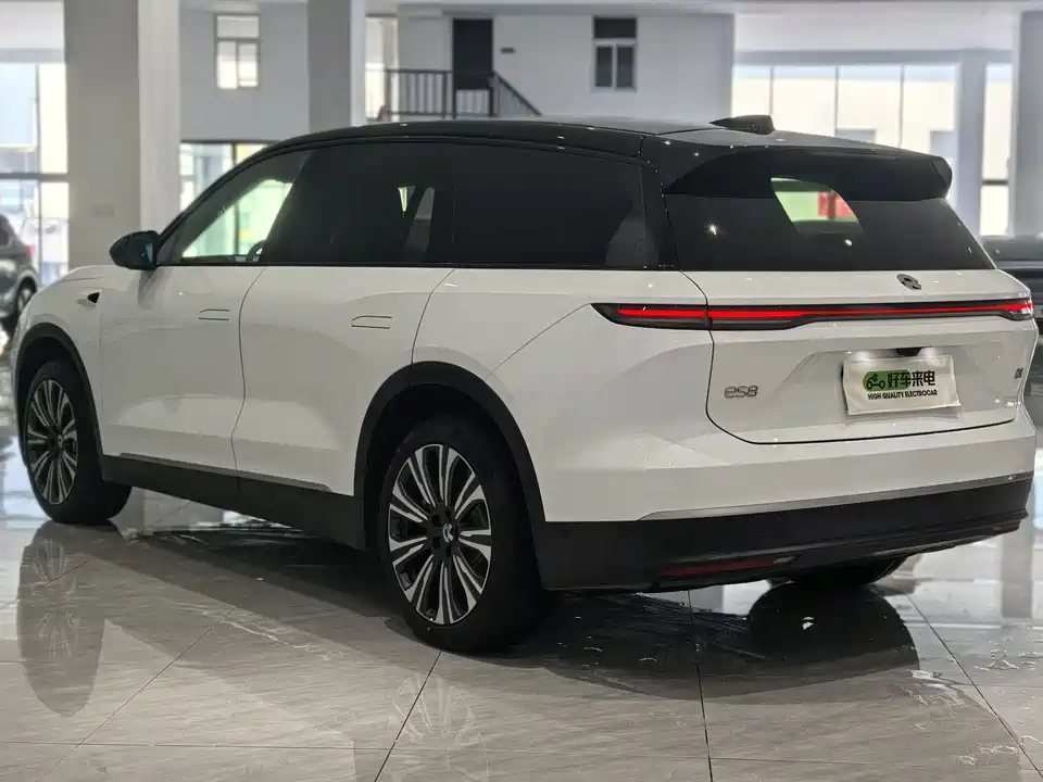 NIO ES8