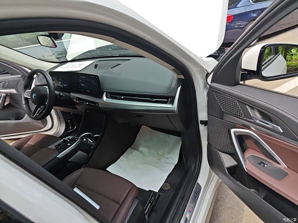BMW iX1, 2025 11