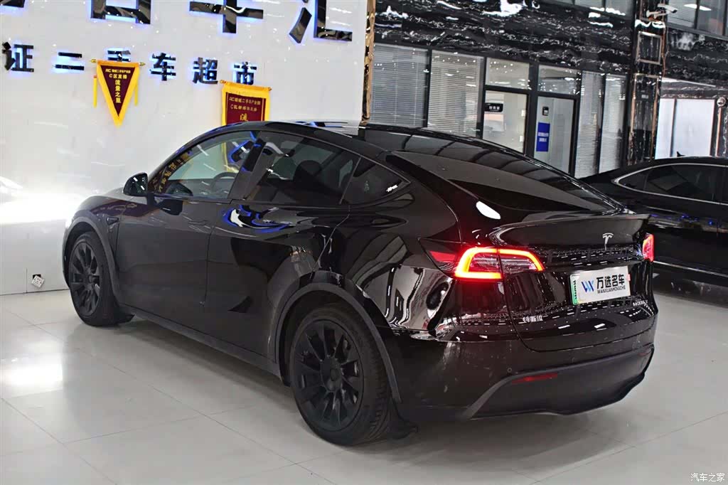 Tesla Model Y, 2023 13