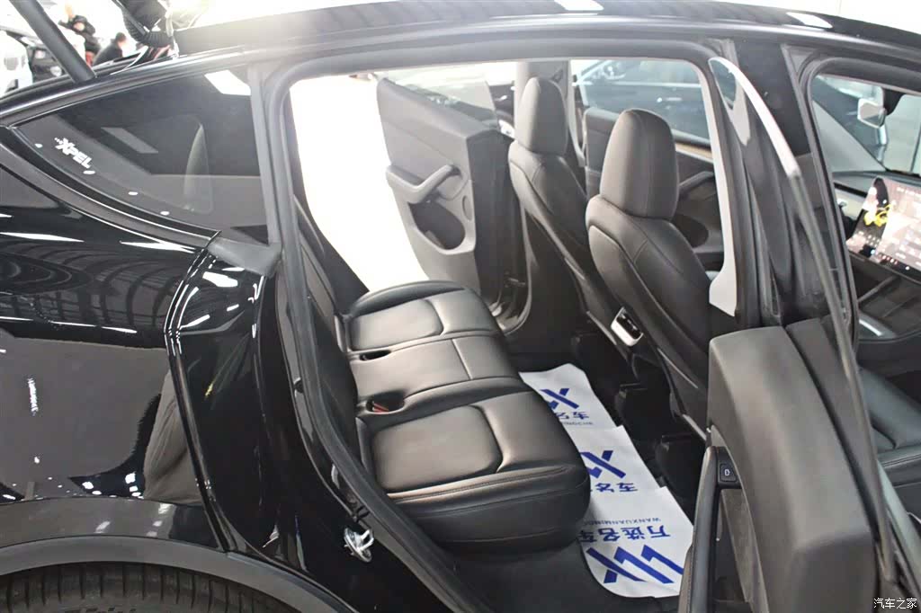 Tesla Model Y, 2023 10
