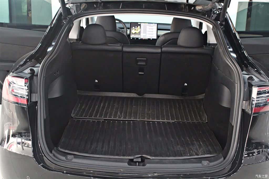Tesla Model Y, 2023 11