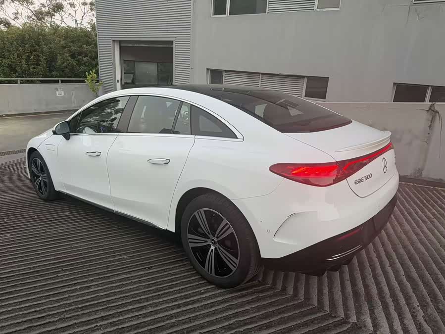 Mercedes-Benz EQE 2025, фото 6