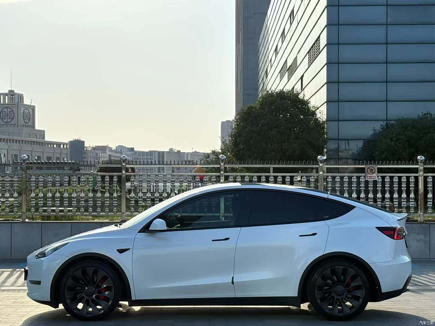 Tesla Model Y, 2022 3