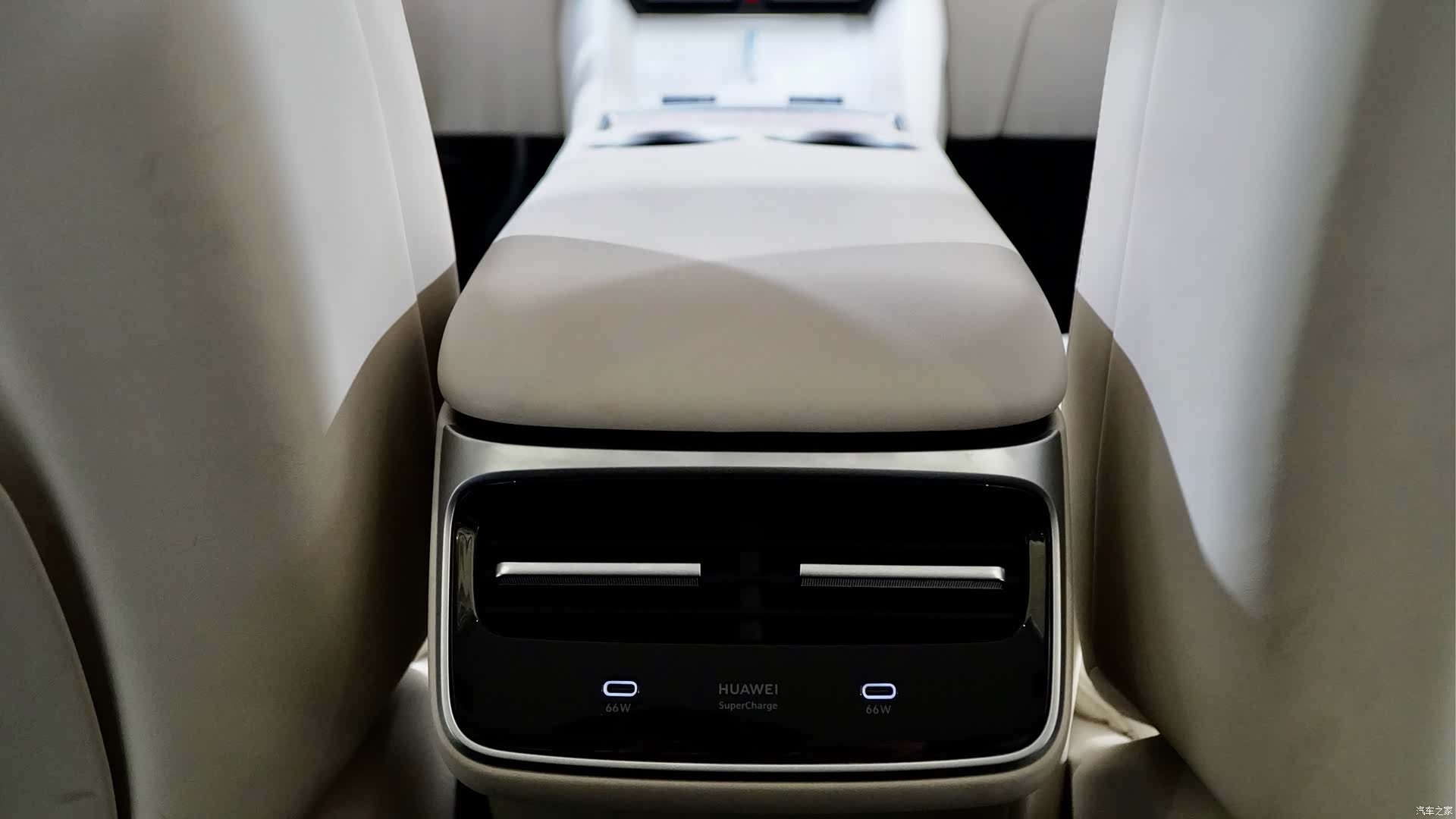Luxeed R7, 2025 8