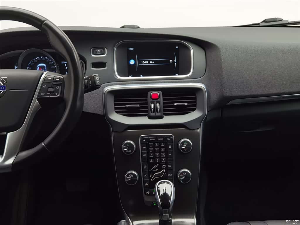 Volvo V40, 2015 12