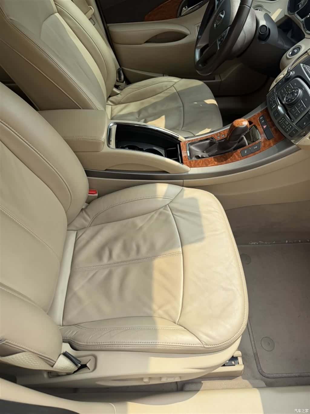 Buick LaCrosse, 2011 8