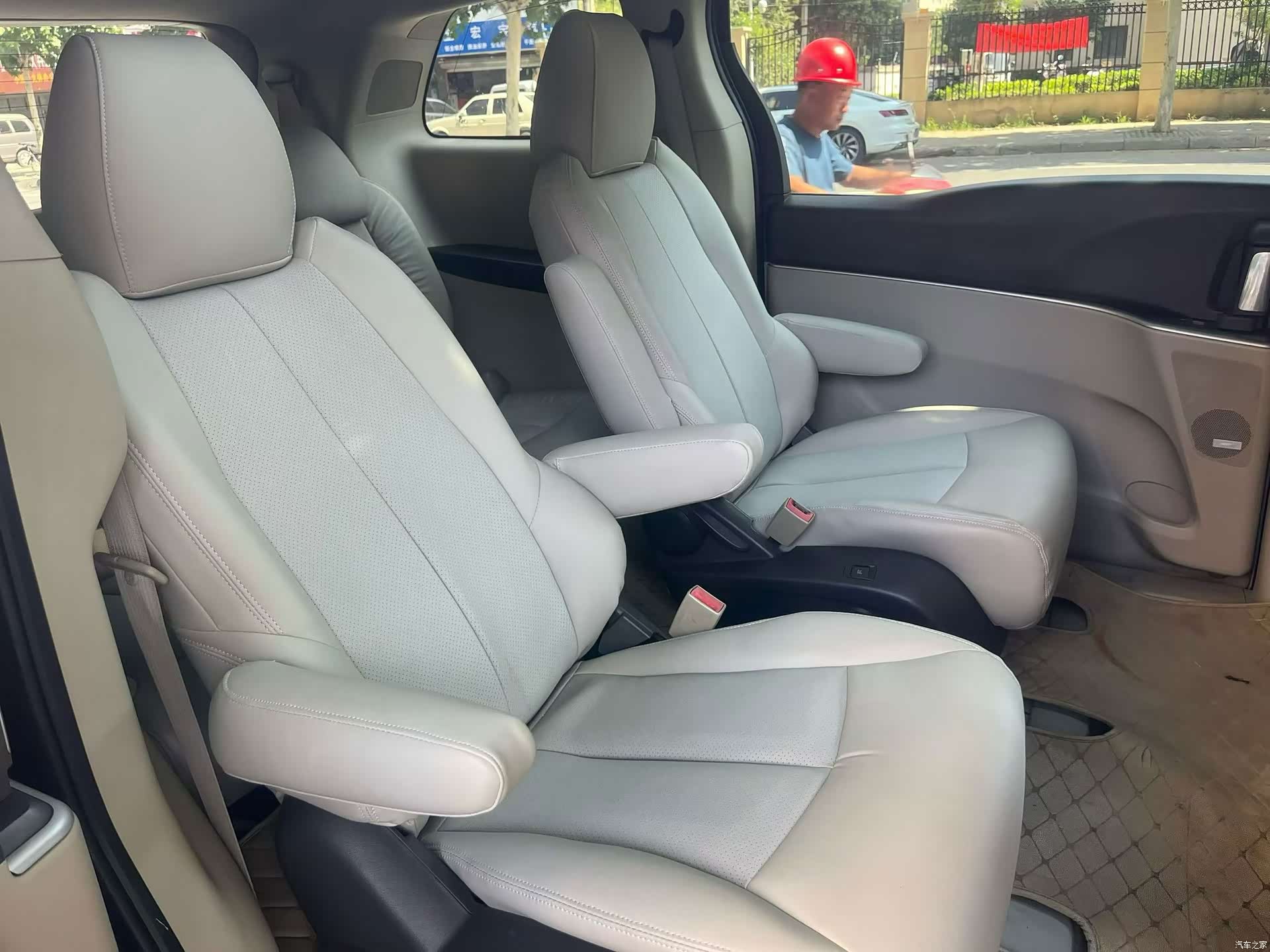 Buick GL8, 2014 3