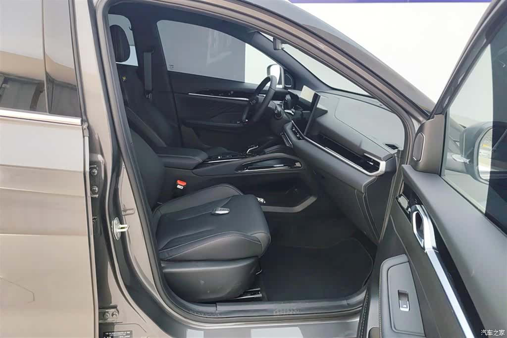 Geely Coolray, 2026 8