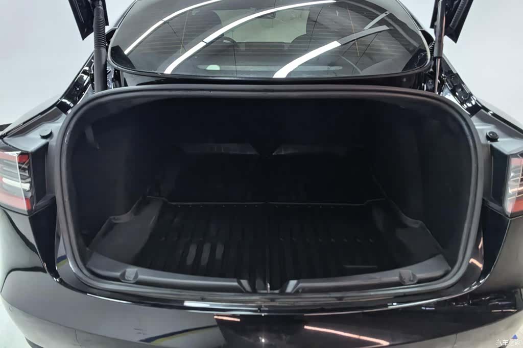 Tesla Model 3, 2023 4