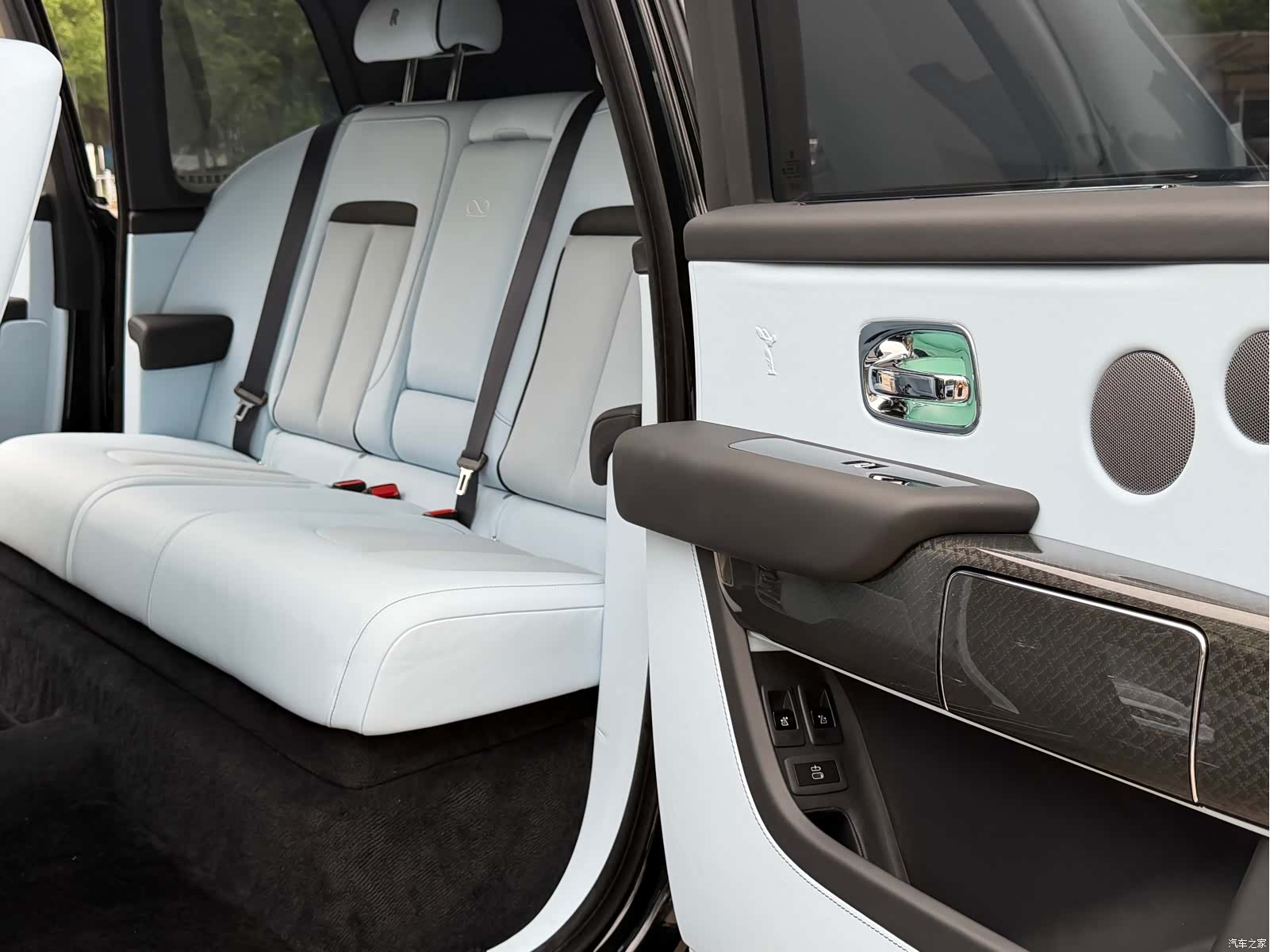 Rolls-Royce Cullinan, 2022 10