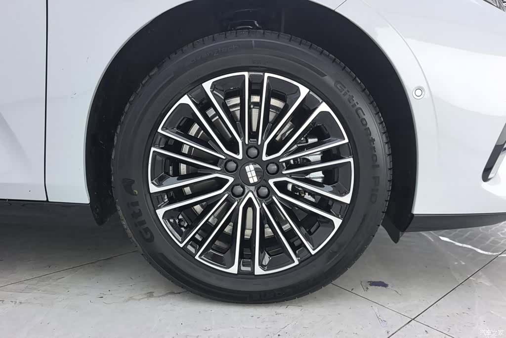 Geely 8, 2026 6
