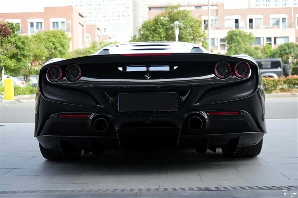 Ferrari F8, 2022 7