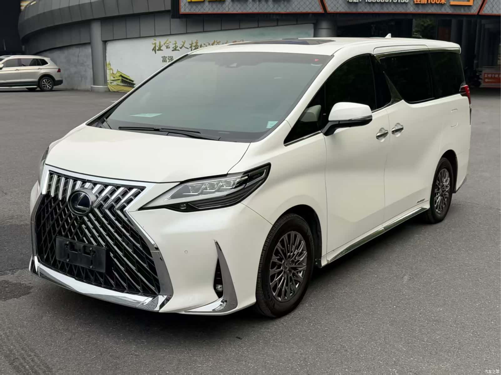 Lexus LM, 2020 1
