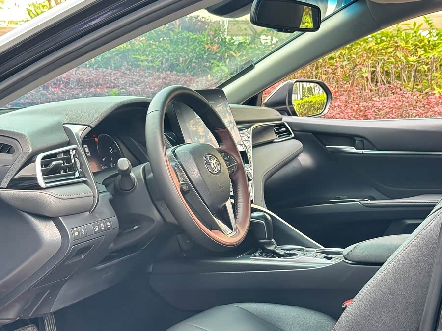 Toyota Camry 2022, фото 7