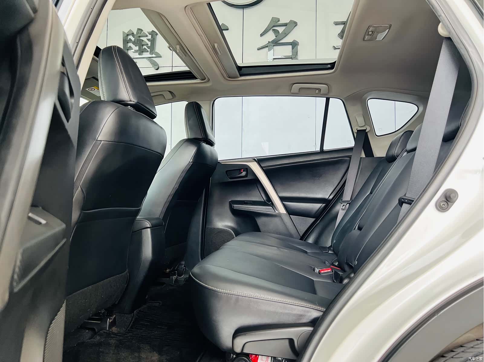 Toyota RAV4, 2016 11