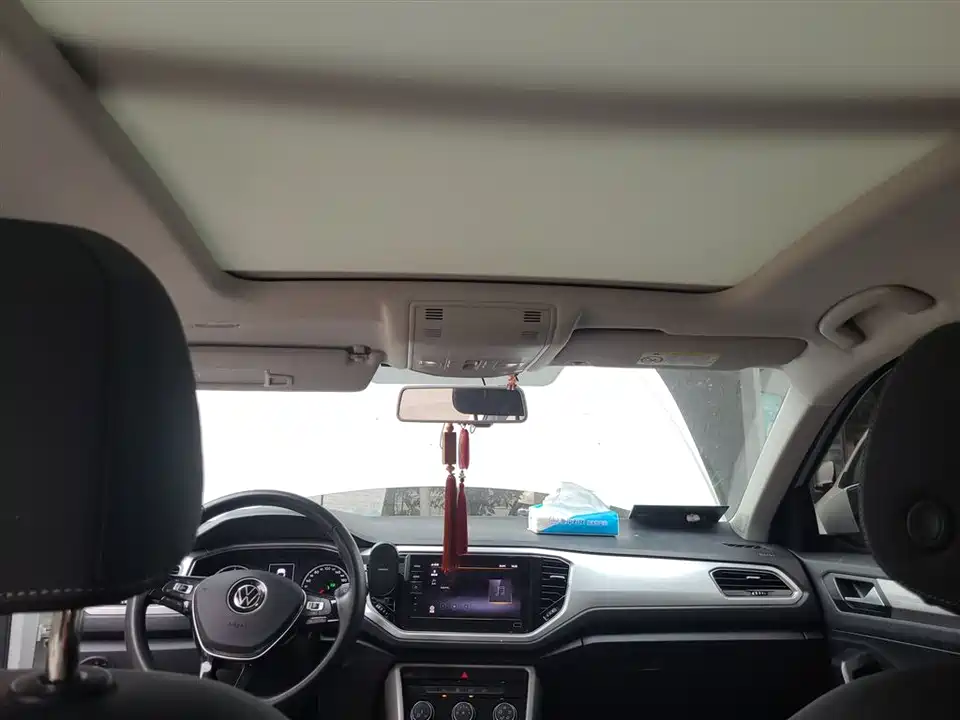 Volkswagen T-ROC exploring Songs