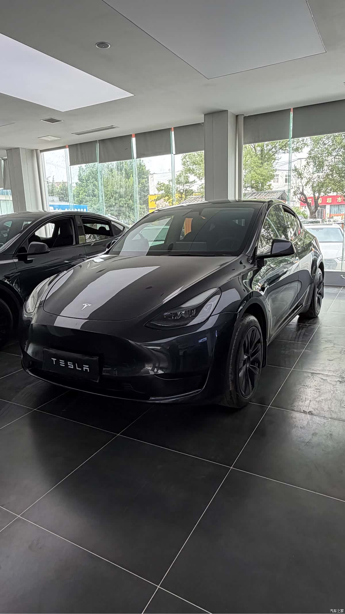 Tesla Model Y, 2024 1