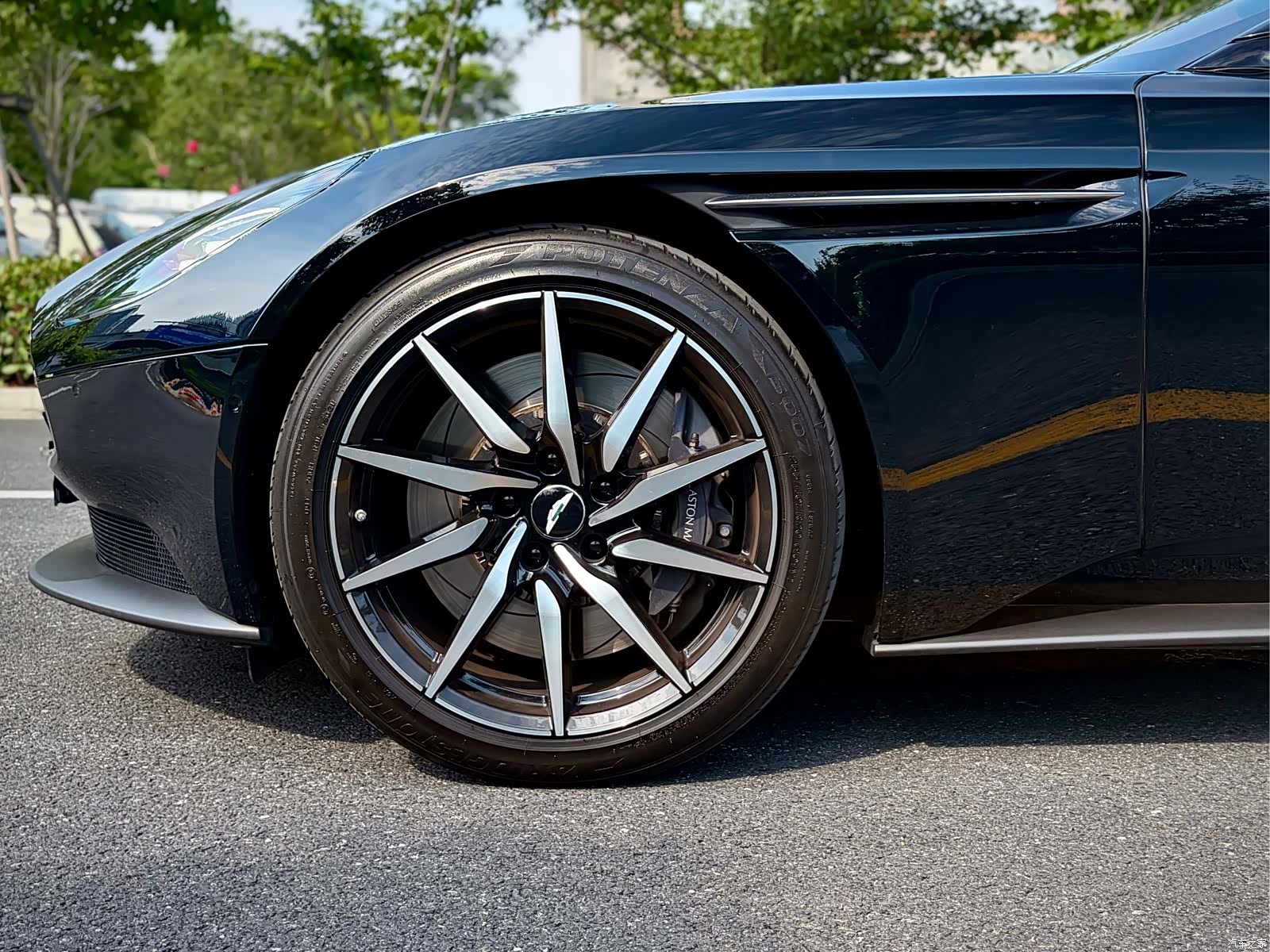 Aston Martin DB11, 2023 24