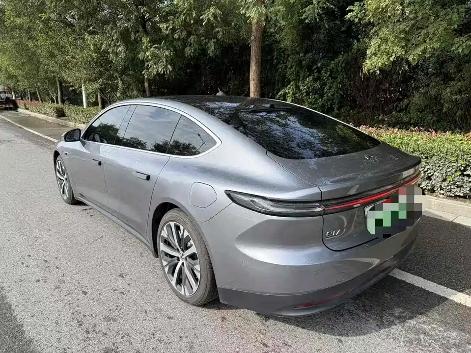 NIO ET7