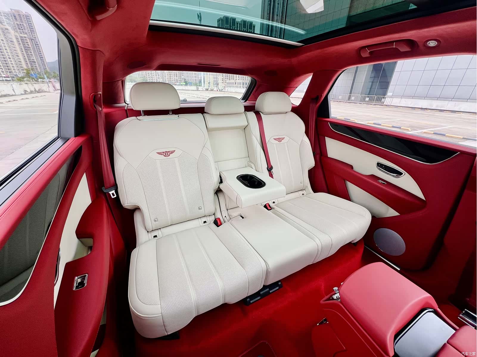 Bentley Bentayga, 2026 10