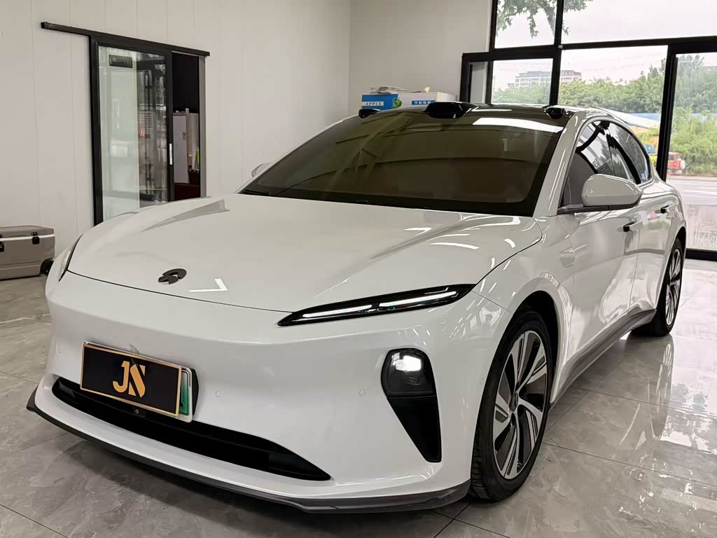 NIO ET5