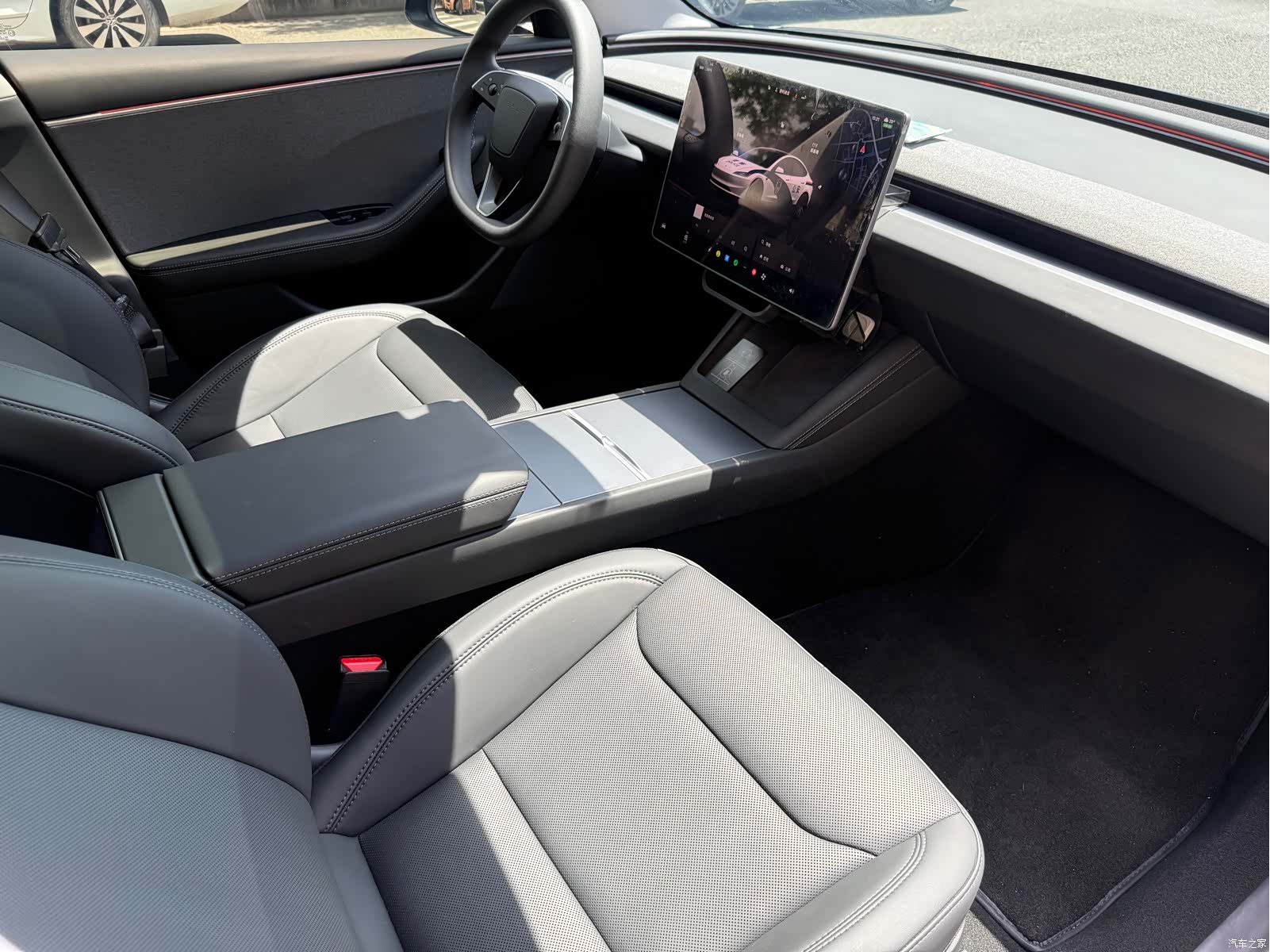 Tesla Model 3, 2025 10