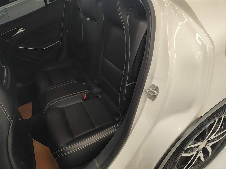 Mercedes-Benz GLA Mercedes-Benz GLA
