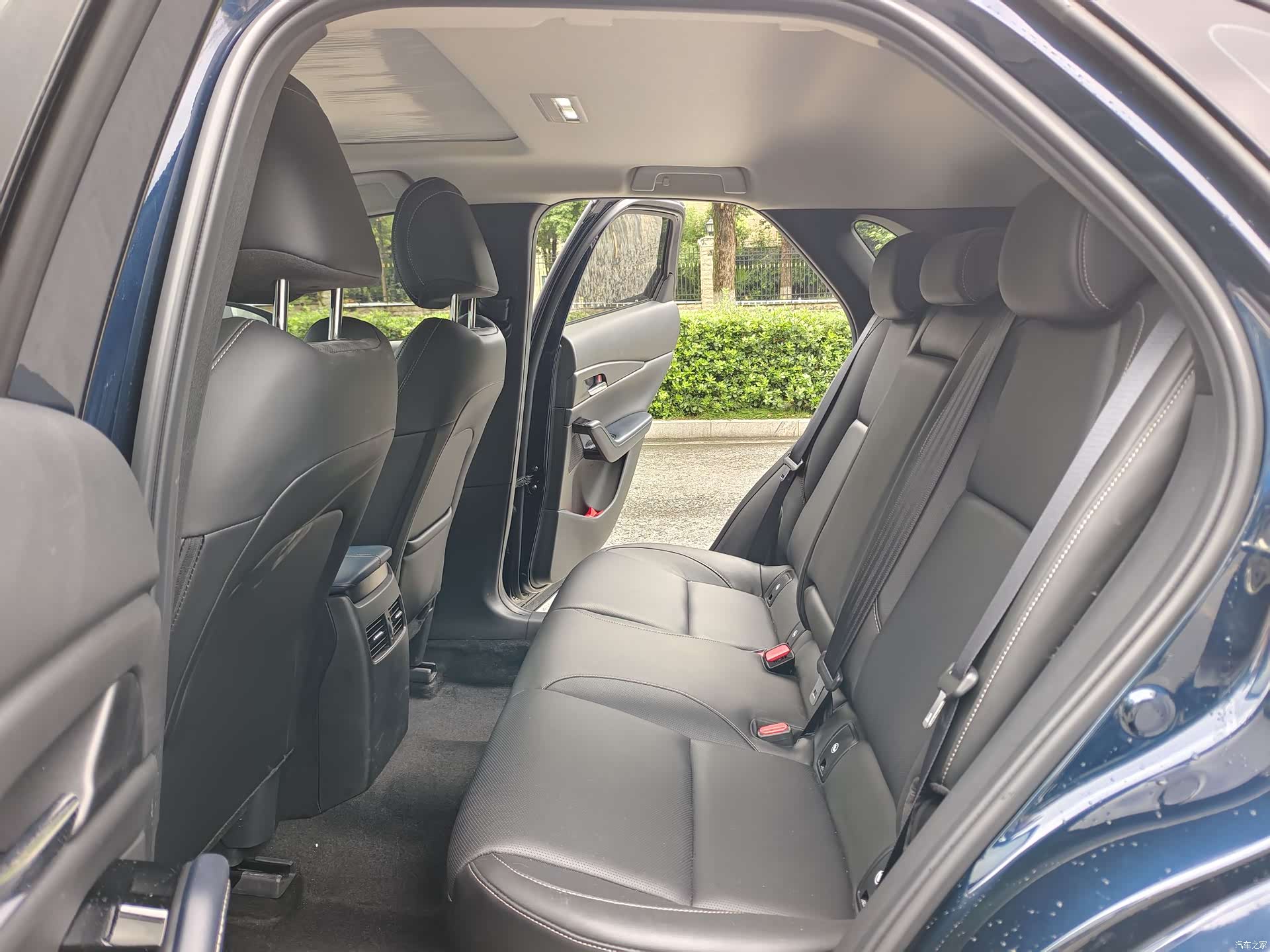 Mazda CX-30, 2024 11