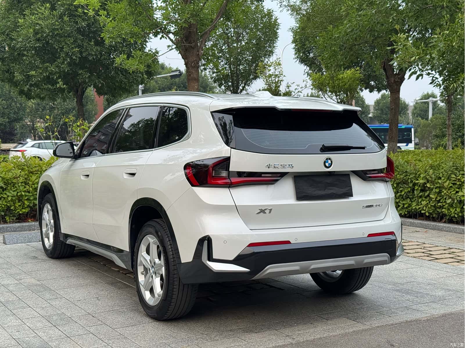 BMW X1, 2023 все фото