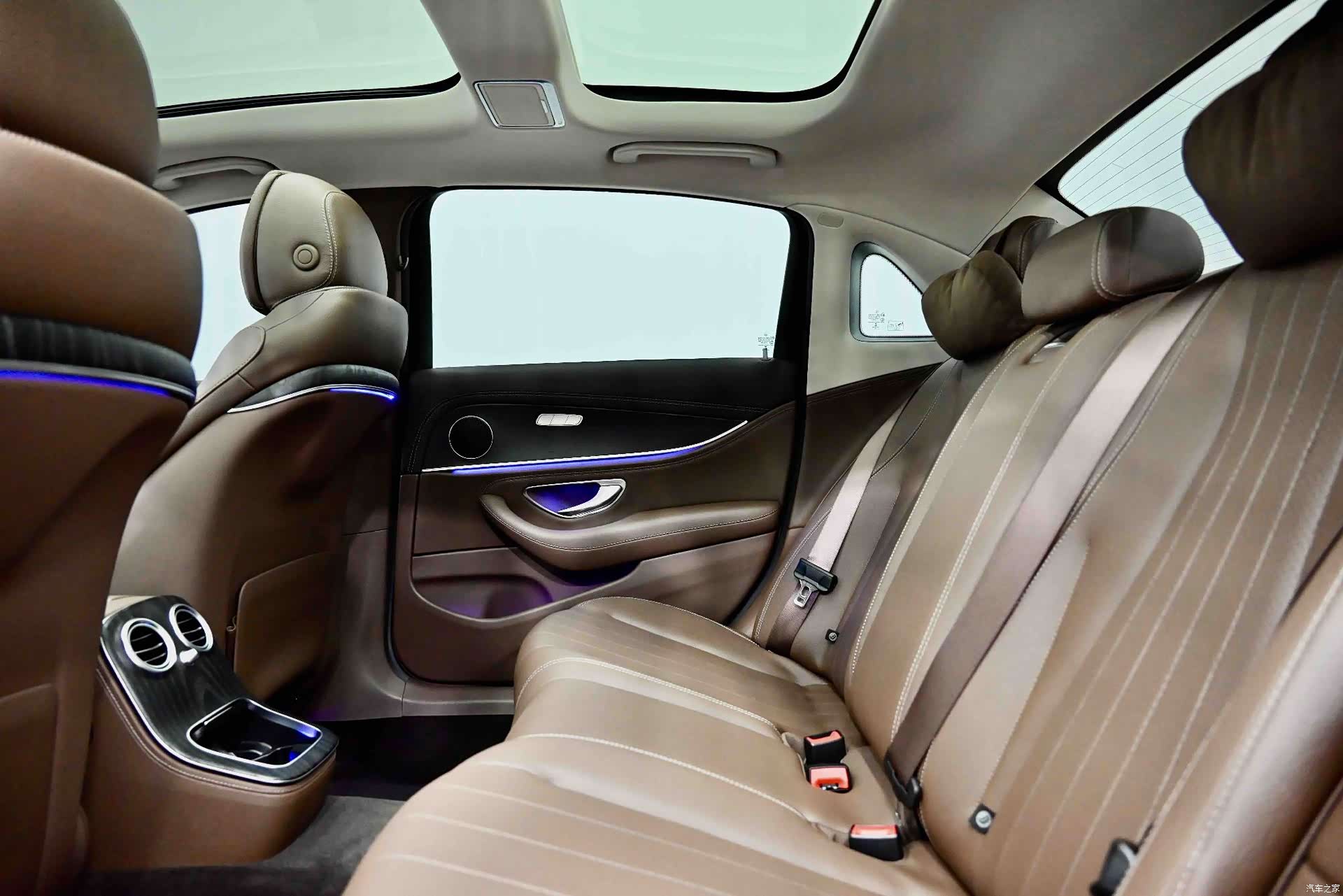 Mercedes-Benz E-Class, 2022 10