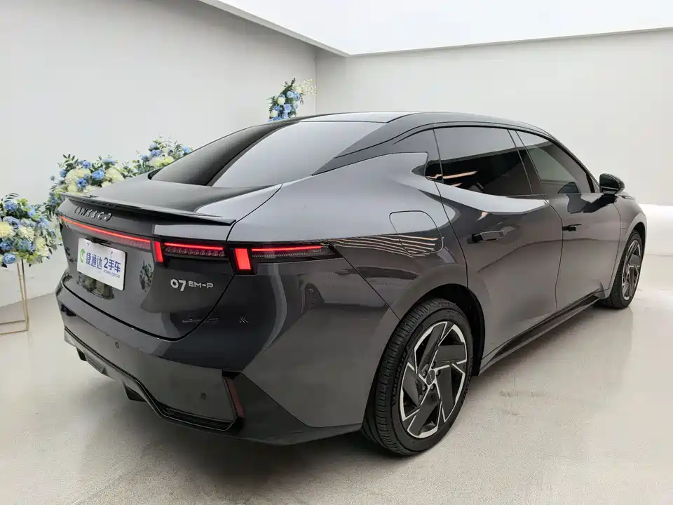 Lynk & Co 07 EM-P