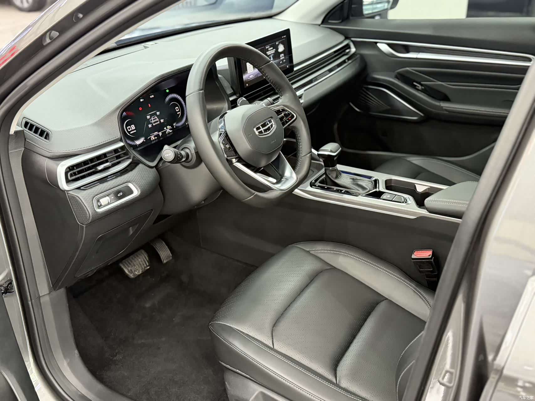 Geely Emgrand, 2022 9