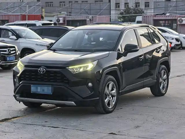 Toyota RAV4 2023 — купить из Китая под заказ