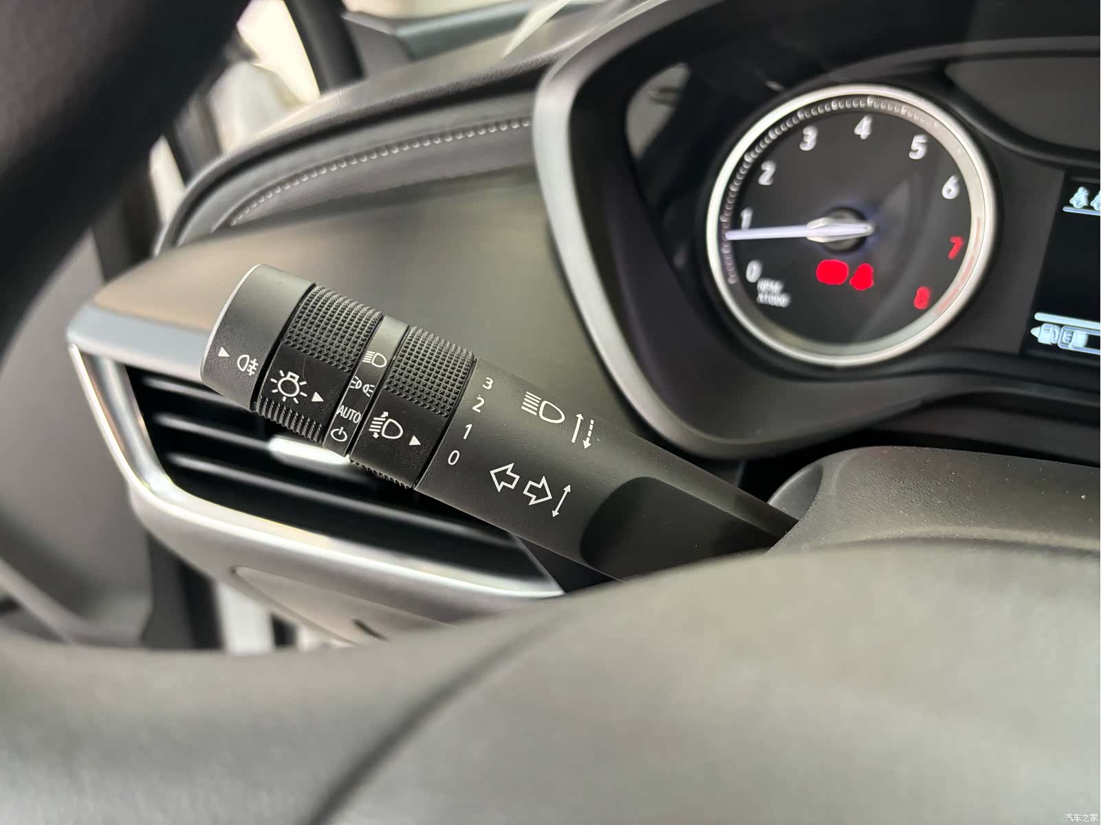 Buick Verano, 2022 10