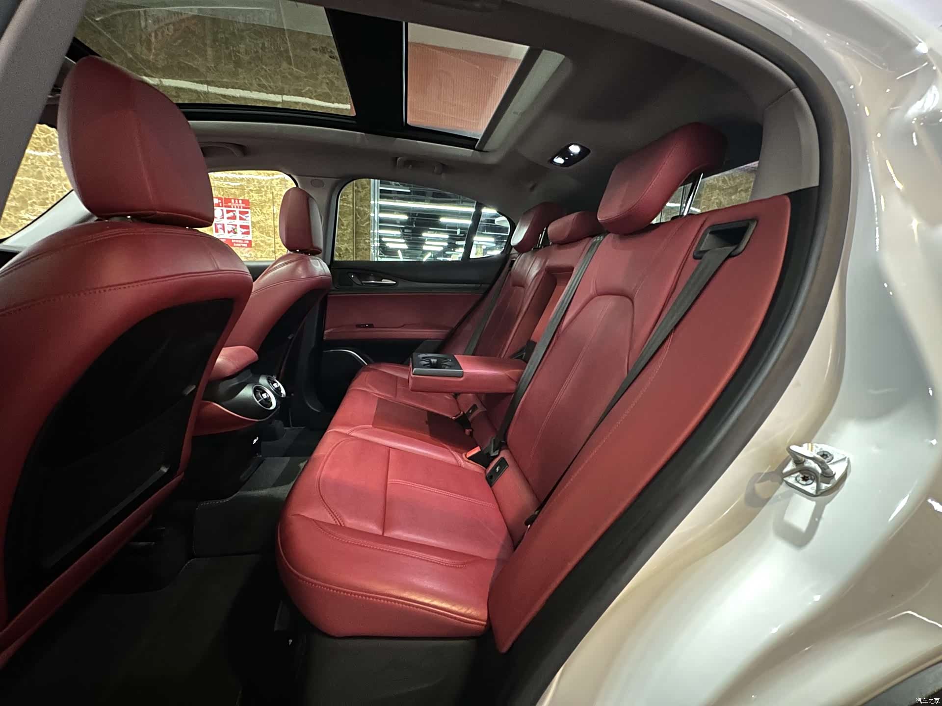 Alfa Romeo Stelvio, 2018 24