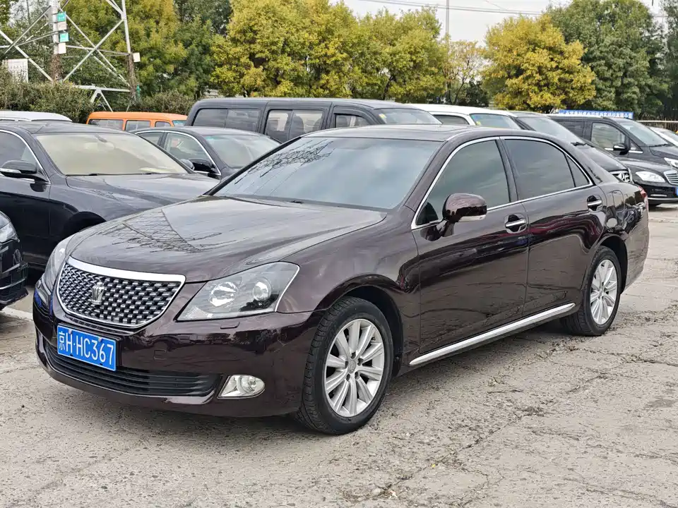 Toyota crown