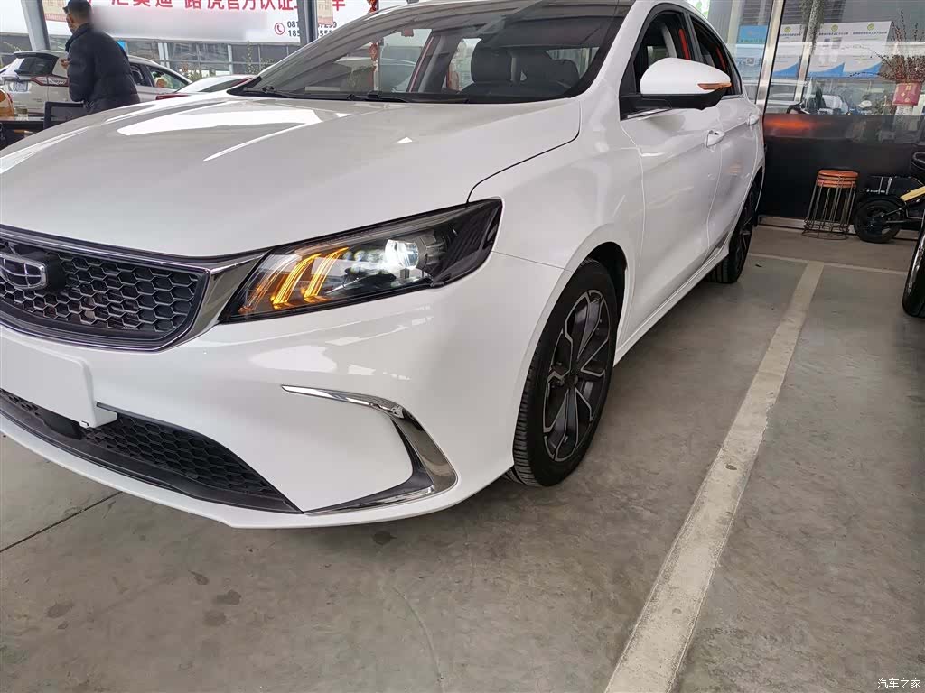 Geely Binray, 2022 14