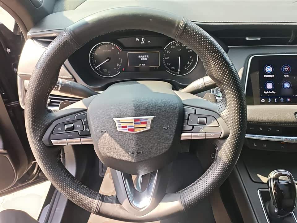 Cadillac XT4